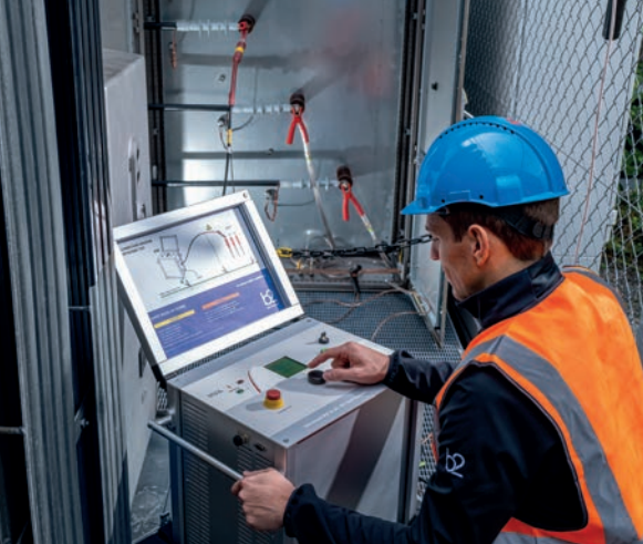 奧地利B2 HVA68-2 VLF高壓檢測裝置現(xiàn)場測試圖