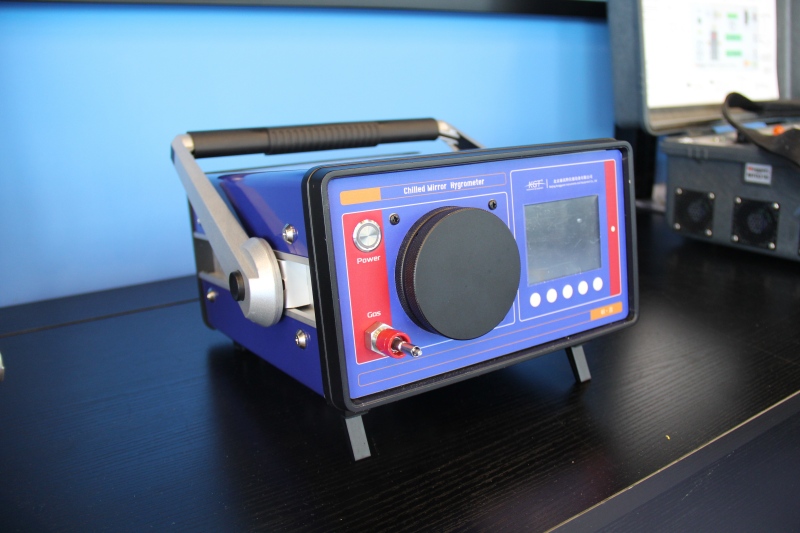 朝露 精密智能露點儀